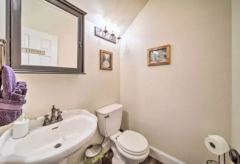 Charming Kellogg Home Near Outdoor Activities