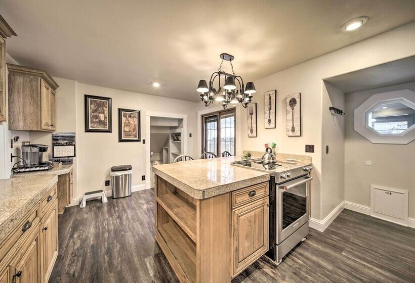 Charming Kellogg Home Near Outdoor Activities