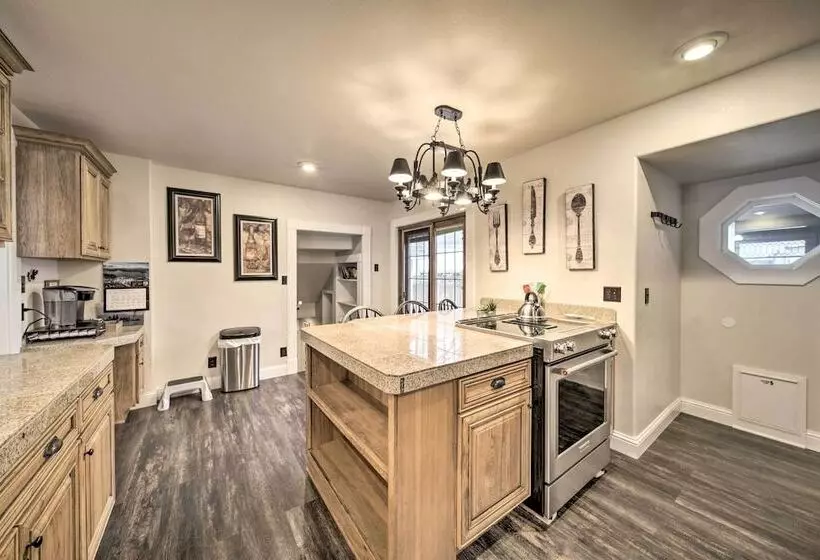 Charming Kellogg Home Near Outdoor Activities