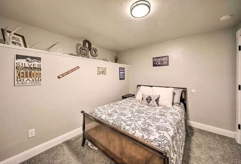 Charming Kellogg Home Near Outdoor Activities