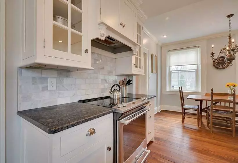 Cool Hollow House Historic Waterfront Retreat!