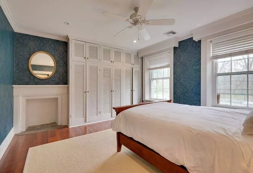 Cool Hollow House Historic Waterfront Retreat!