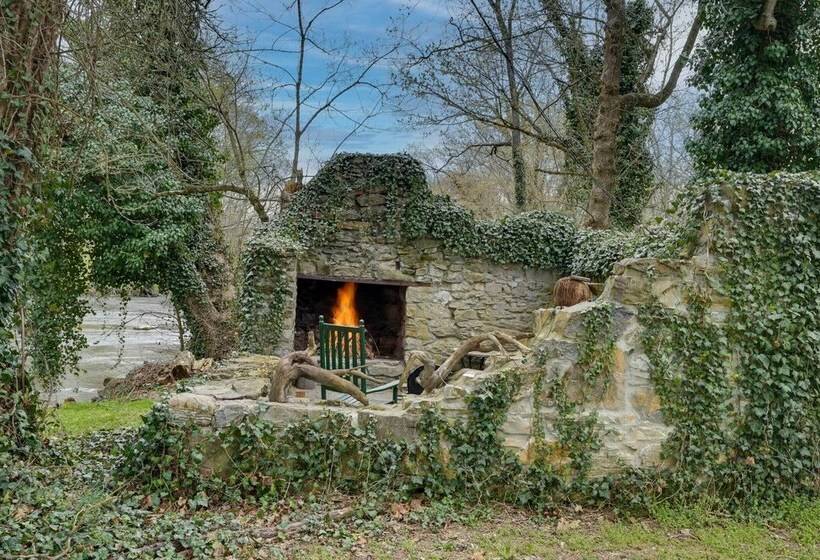 Cool Hollow House Historic Waterfront Retreat!