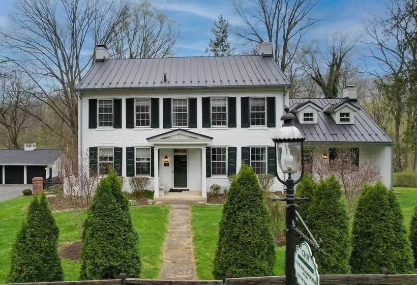 Cool Hollow House Historic Waterfront Retreat!