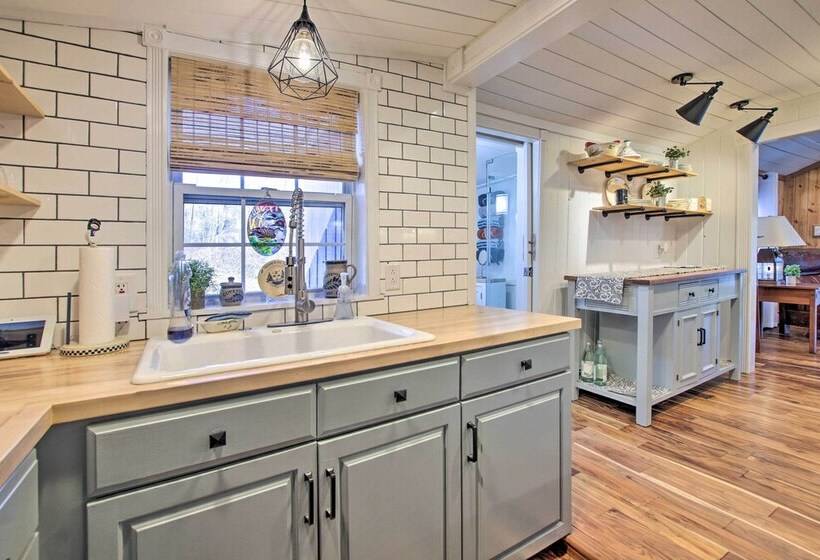 Cozy Lakefront Cottage W/ Fire Pit, Grill & Views!