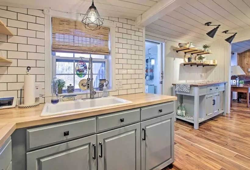 Cozy Lakefront Cottage W/ Fire Pit, Grill & Views!