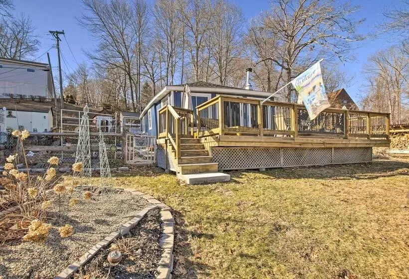 Cozy Lakefront Cottage W/ Fire Pit, Grill & Views!