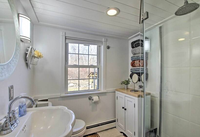 Cozy Lakefront Cottage W/ Fire Pit, Grill & Views!