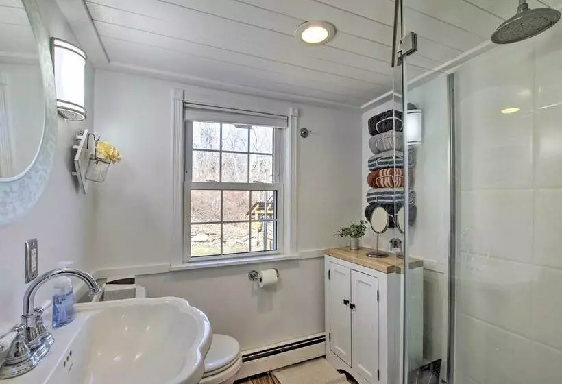 Cozy Lakefront Cottage W/ Fire Pit, Grill & Views!