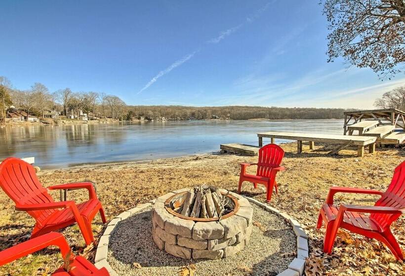 Cozy Lakefront Cottage W/ Fire Pit, Grill & Views!