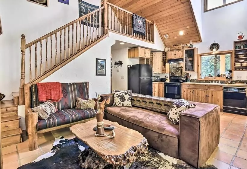Cozy Rhododendron Cabin: Hike & Ski Nearby!