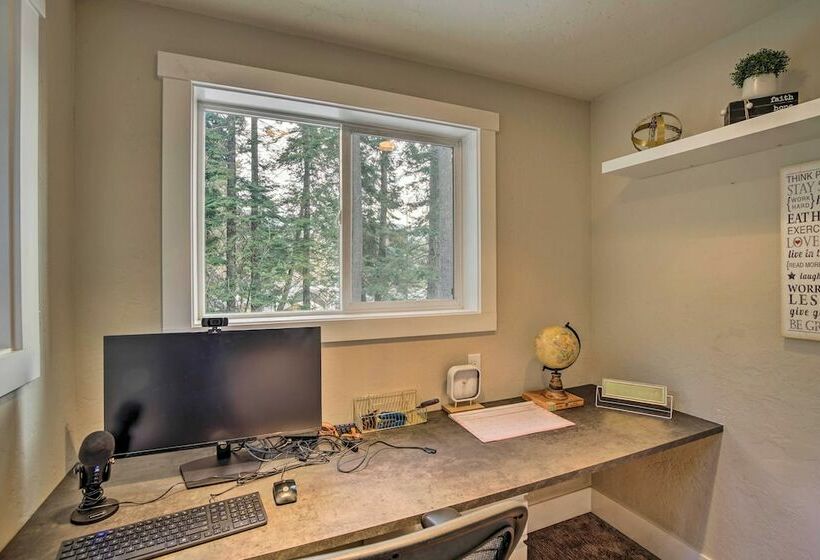 Cozy Ronald House W/ Backyard & Fire Pit!