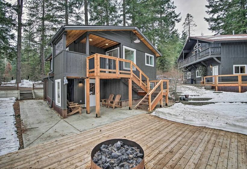 Cozy Ronald House W/ Backyard & Fire Pit!