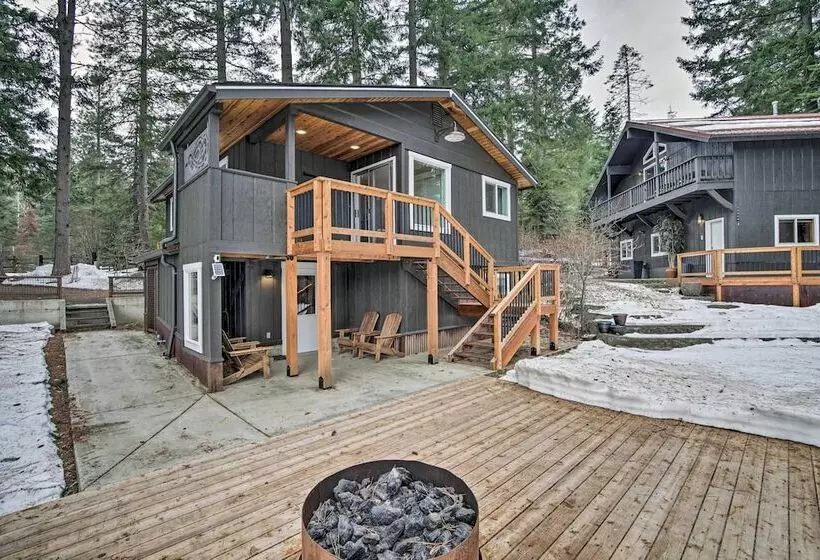 Cozy Ronald House W/ Backyard & Fire Pit!