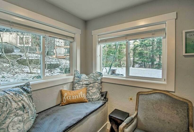 Cozy Ronald House W/ Backyard & Fire Pit!