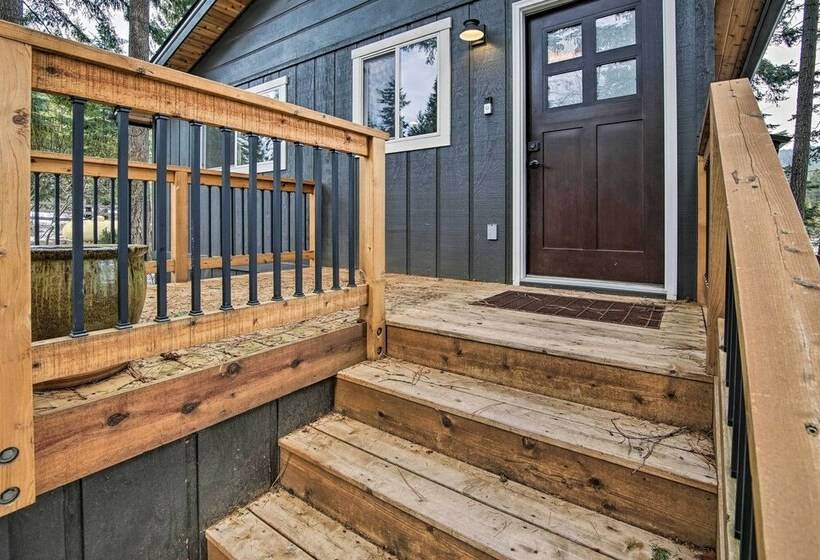 Cozy Ronald House W/ Backyard & Fire Pit!