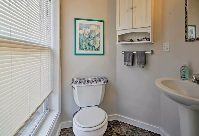 Cozy The Woodshop Cabin W/ Deck & Forest Views!