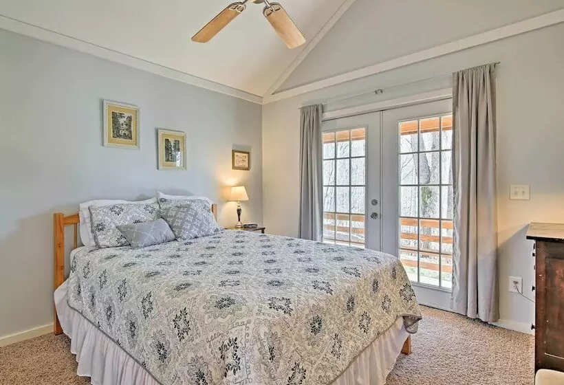 Cozy The Woodshop Cabin W/ Deck & Forest Views!