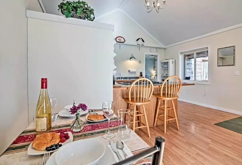 Cozy The Woodshop Cabin W/ Deck & Forest Views!