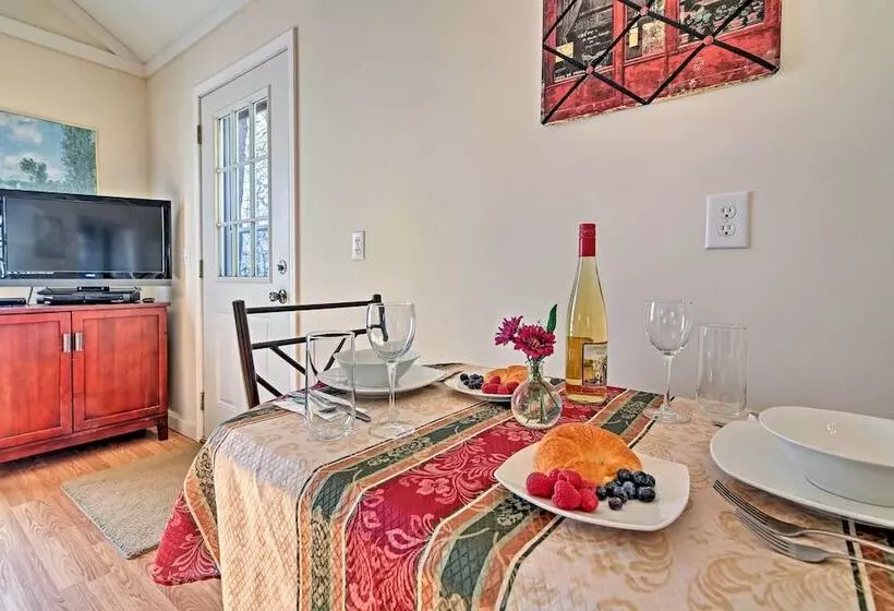 Cozy The Woodshop Cabin W/ Deck & Forest Views!