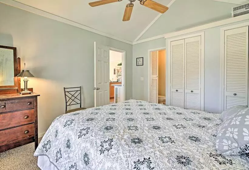 Cozy The Woodshop Cabin W/ Deck & Forest Views!