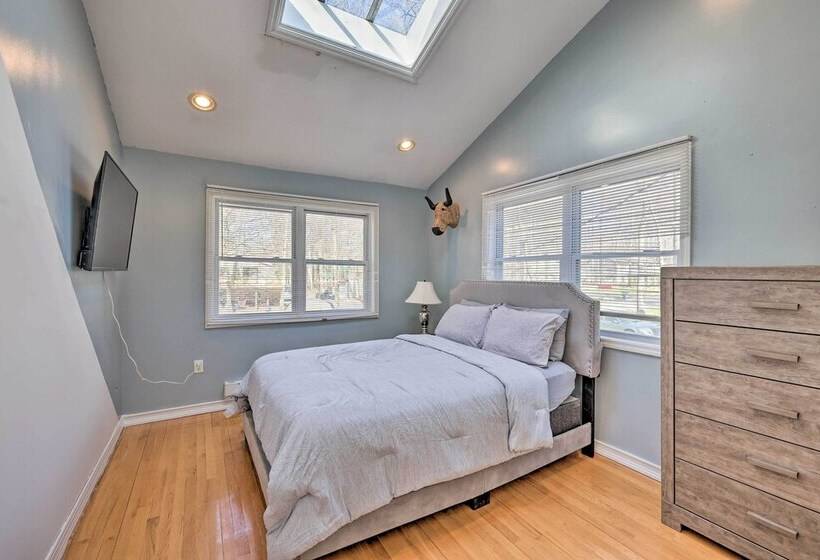 Cozy Tobyhanna Retreat W/ Hot Tub & Game Room!