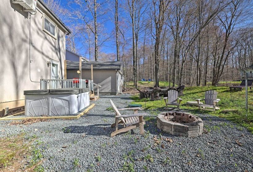 Cozy Tobyhanna Retreat W/ Hot Tub & Game Room!