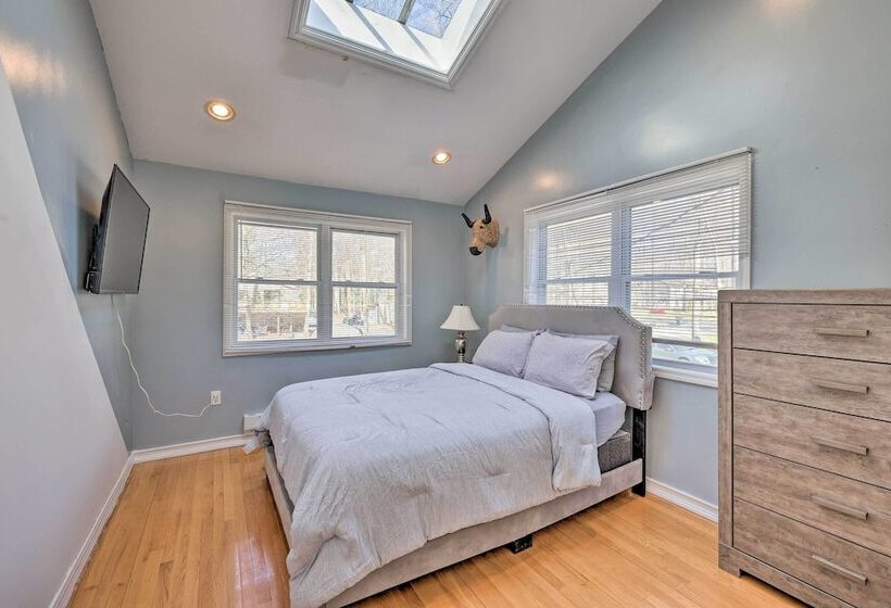 Cozy Tobyhanna Retreat W/ Hot Tub & Game Room!