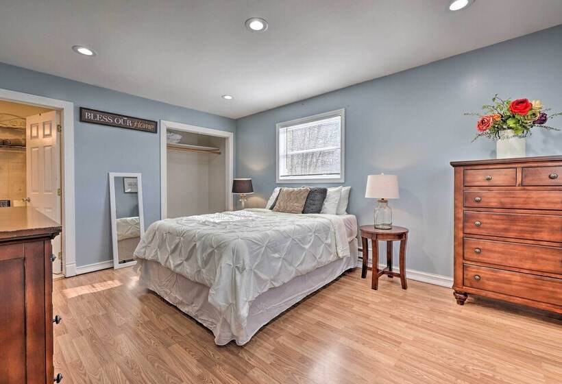 Cozy Tobyhanna Retreat W/ Hot Tub & Game Room!