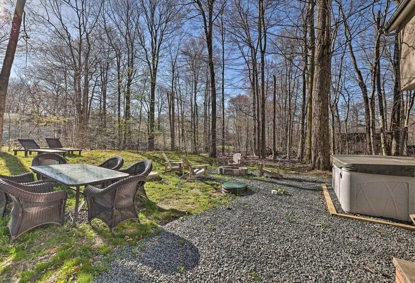 Cozy Tobyhanna Retreat W/ Hot Tub & Game Room!