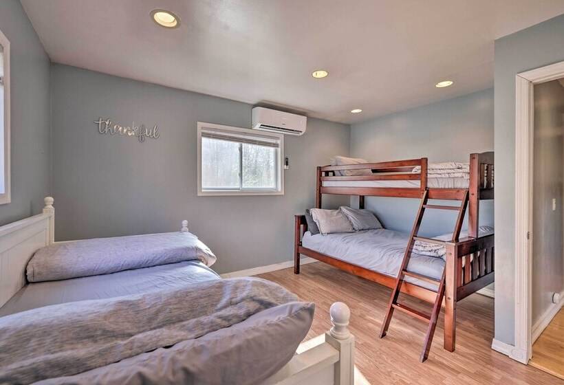 Cozy Tobyhanna Retreat W/ Hot Tub & Game Room!