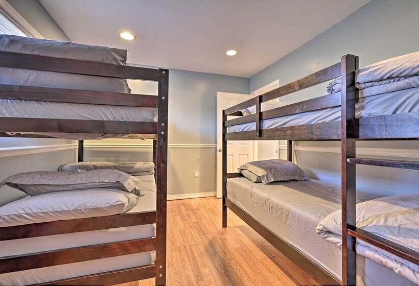 Cozy Tobyhanna Retreat W/ Hot Tub & Game Room!