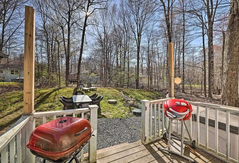 Cozy Tobyhanna Retreat W/ Hot Tub & Game Room!