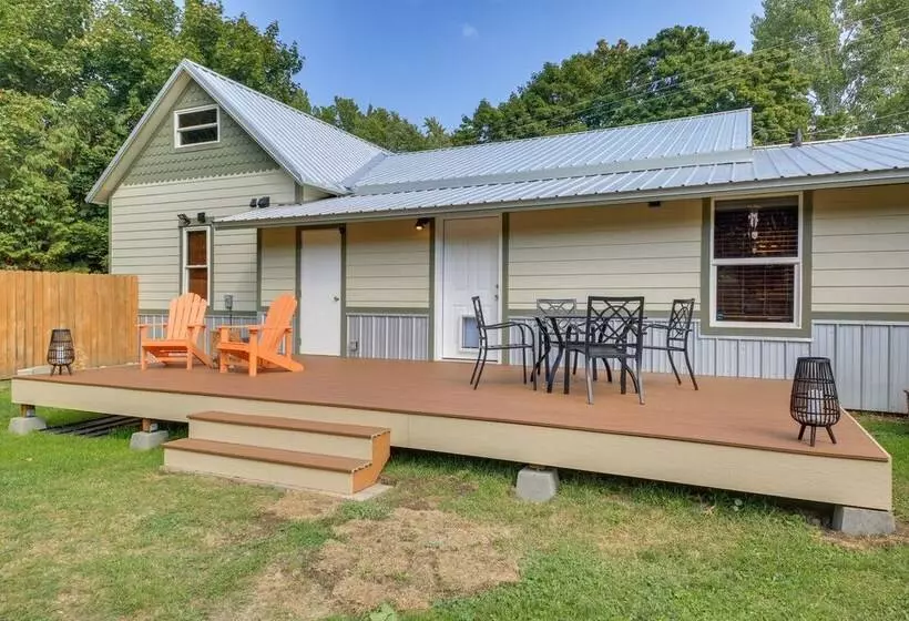 Downtown Bonners Ferry Home W/ Covered Porch!