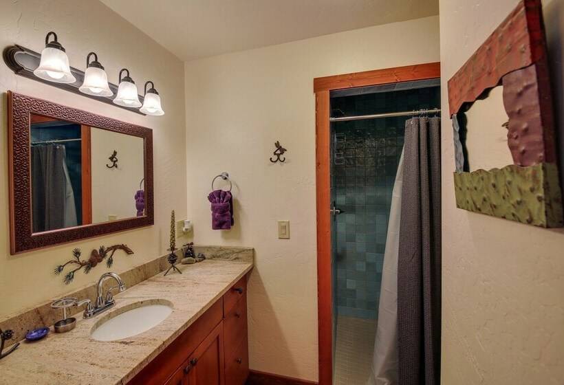 Downtown Bonners Ferry Home W/ Covered Porch!