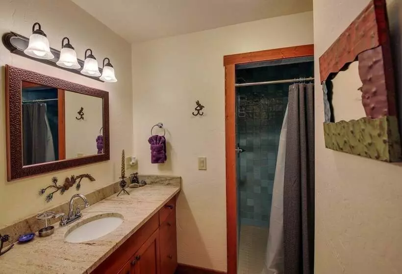 Downtown Bonners Ferry Home W/ Covered Porch!