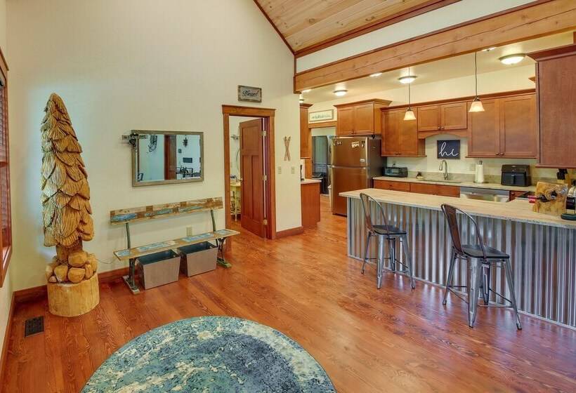 Downtown Bonners Ferry Home W/ Covered Porch!