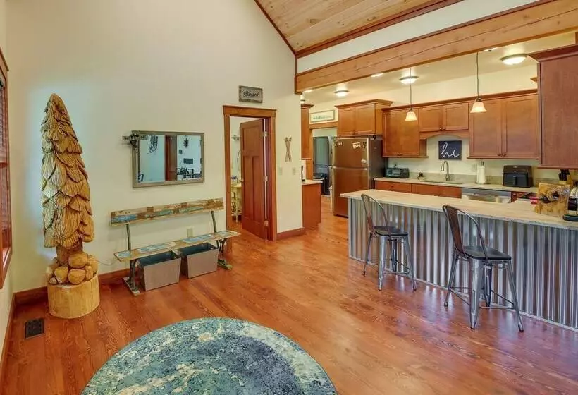 Downtown Bonners Ferry Home W/ Covered Porch!