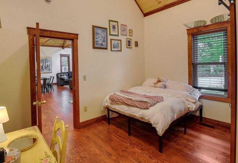 Downtown Bonners Ferry Home W/ Covered Porch!