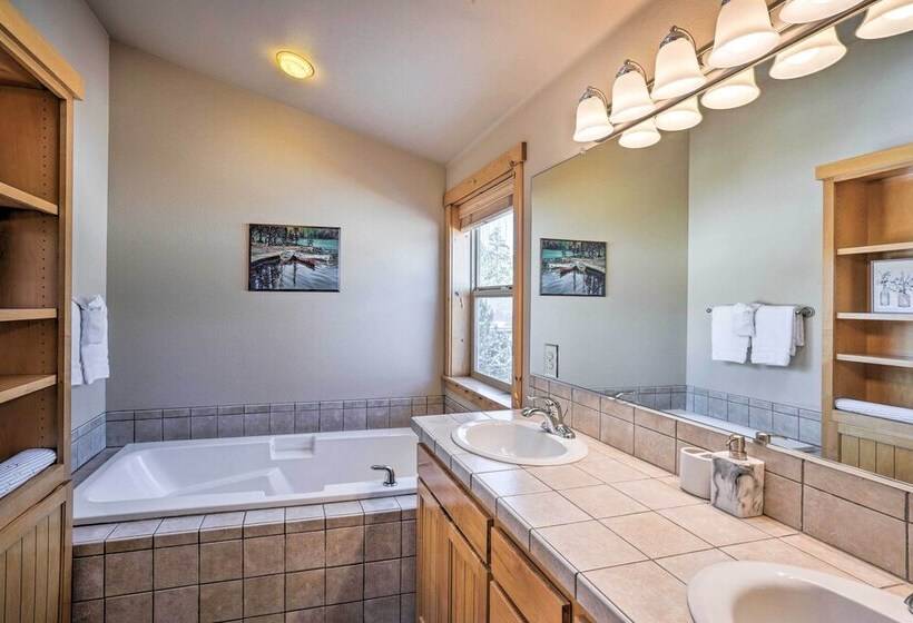 Family Friendly Oregon Vacation Home W/ Yard