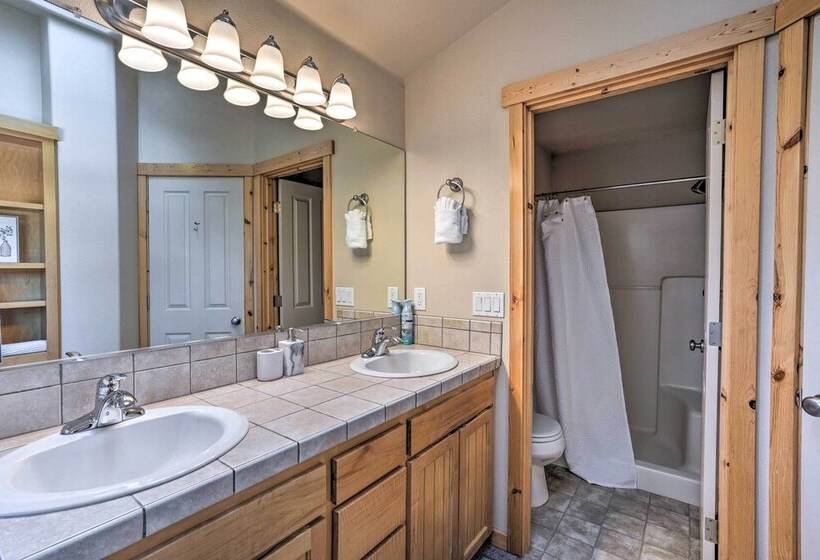 Family Friendly Oregon Vacation Home W/ Yard