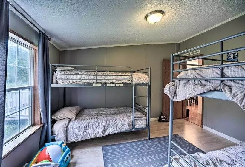 Creekside Catskills Getaway Near Hunter Mountain