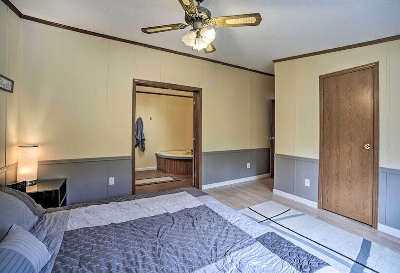 Creekside Catskills Getaway Near Hunter Mountain