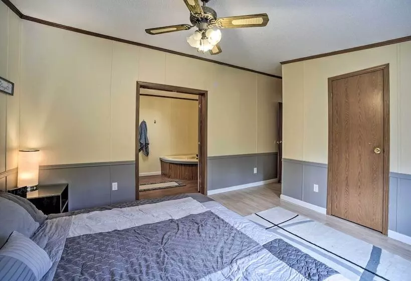 Creekside Catskills Getaway Near Hunter Mountain