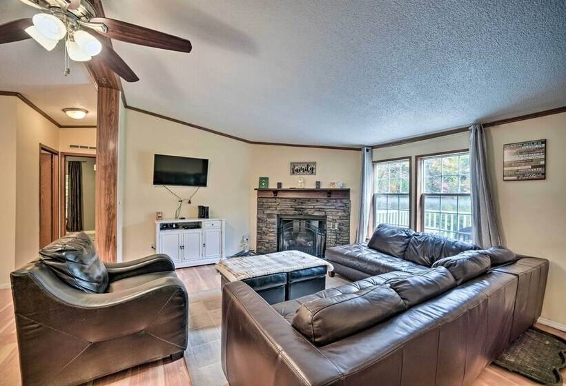 Creekside Catskills Getaway Near Hunter Mountain