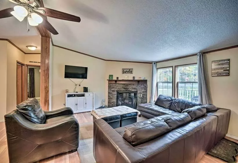 Creekside Catskills Getaway Near Hunter Mountain