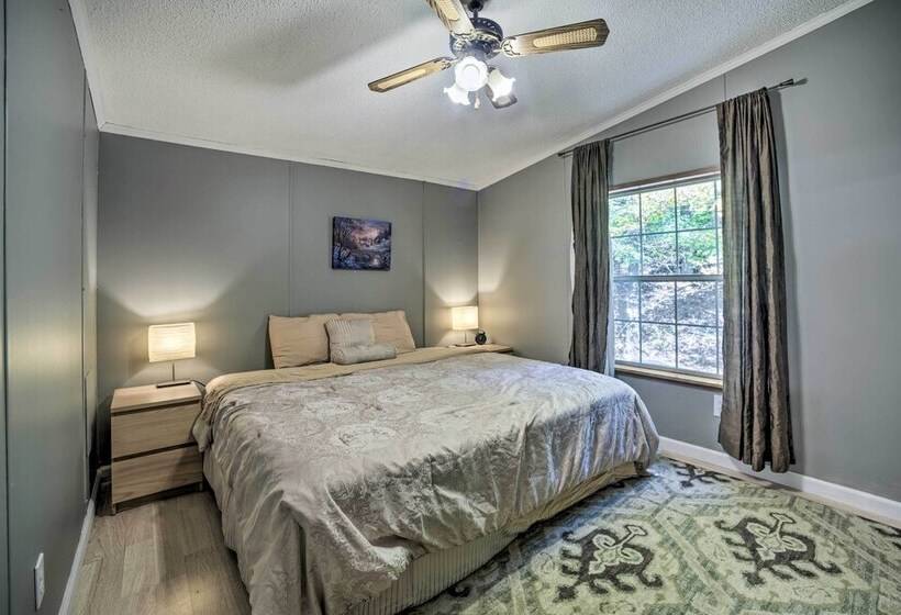 Creekside Catskills Getaway Near Hunter Mountain