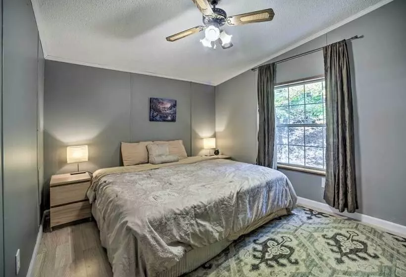 Creekside Catskills Getaway Near Hunter Mountain