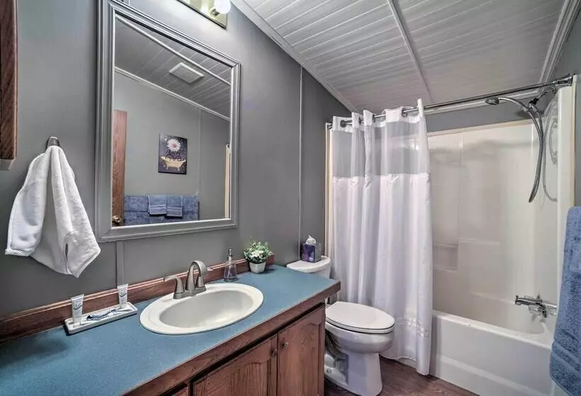 Creekside Catskills Getaway Near Hunter Mountain