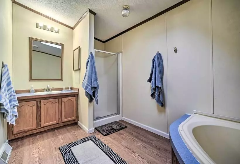 Creekside Catskills Getaway Near Hunter Mountain